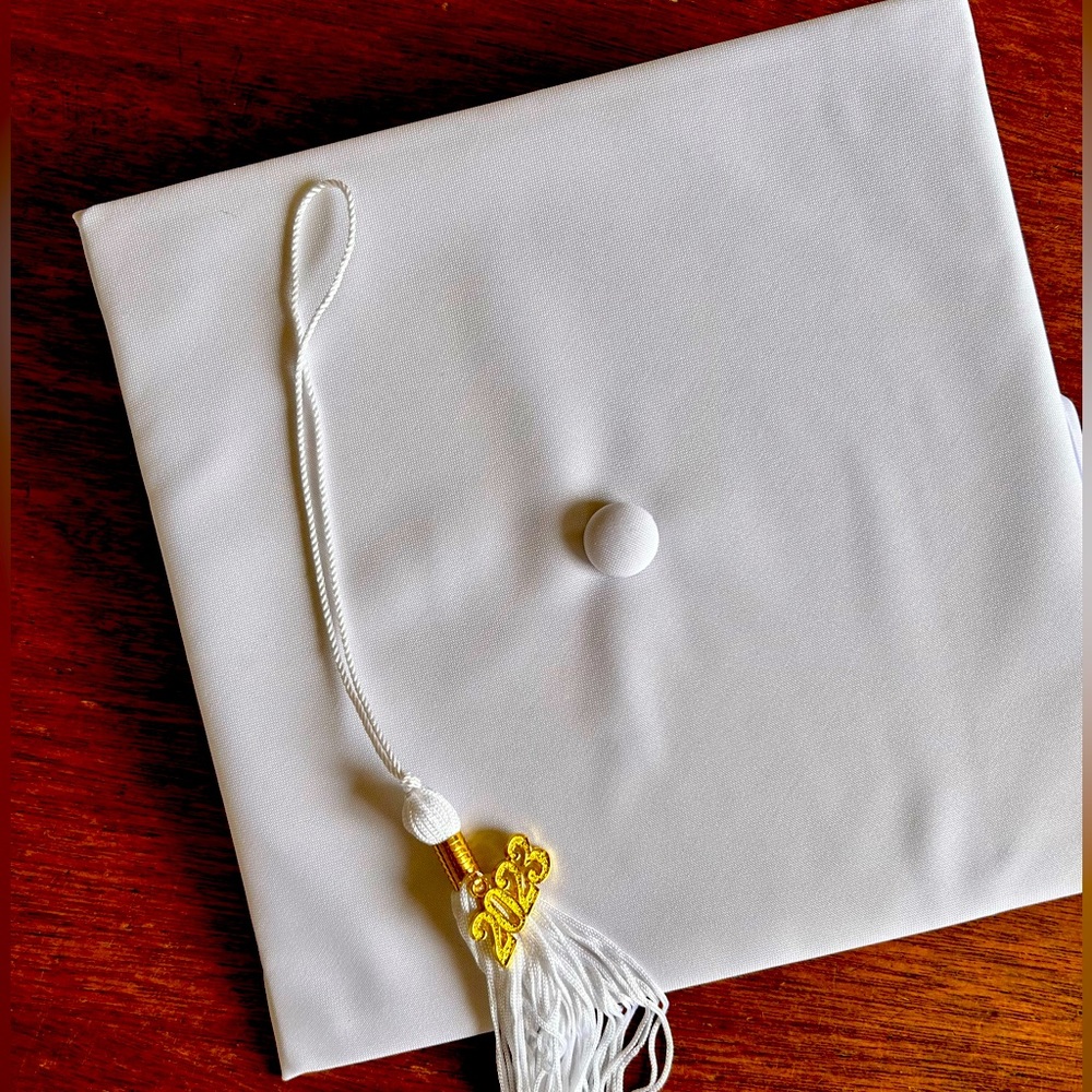 White graduation cap unisex with ‘23 tassel